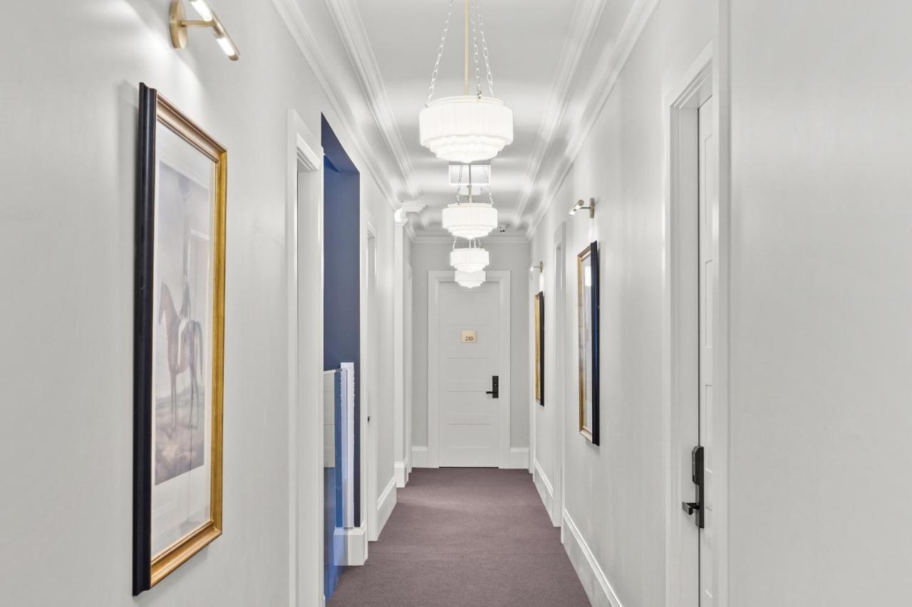 Grand Hotel And Studios Вайонг Екстер'єр фото